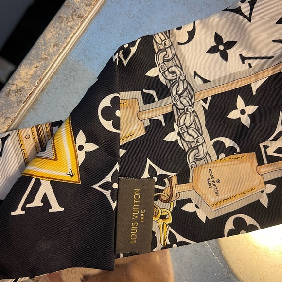 Louis Vuitton Monogram Confidential bandeau - Picture 3 of 8